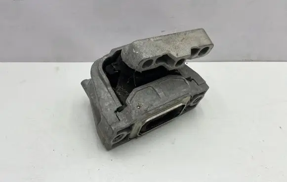 Volkswagen Jetta VI Engine mount bracket 1K0199262AL