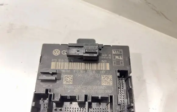 Audi A4 S4 B8 8K Door central lock control unit/module 8T0959793N