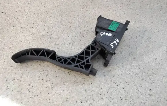 Skoda Fabia Mk1 (6Y) Accelerator throttle pedal 028075221514 0280752215