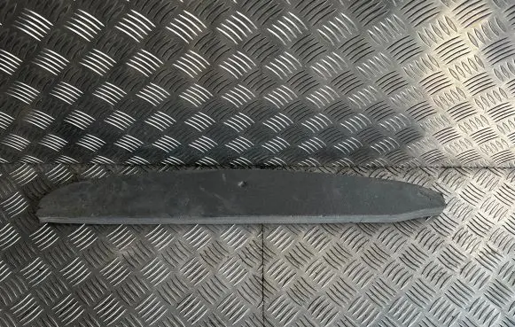 Nissan Leaf I (ZE0) Fender foam support/seal 