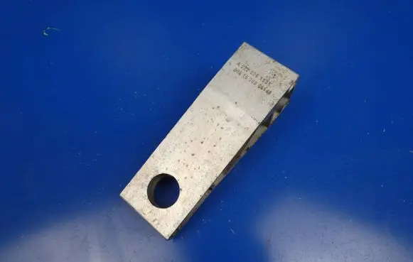 Mercedes-Benz S W222 Radiator mount bracket A2226261331 0081526966149