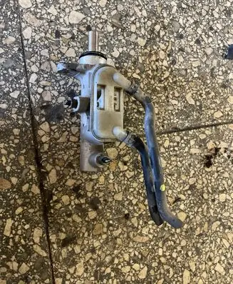 Mitsubishi Grandis Master brake cylinder