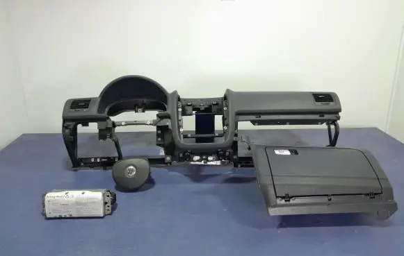 Volkswagen Golf V Dashboard