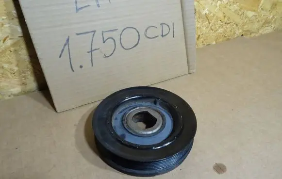 Mercedes-Benz Vito Viano W447 Crankshaft pulley 123032762R