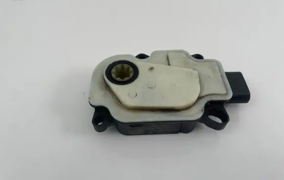 Audi Q7 4M Radiator active air flap actuator 95B965501H 16111212416