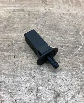 BMW 3 E46 Fuel tank opening switch 8228939 62289392