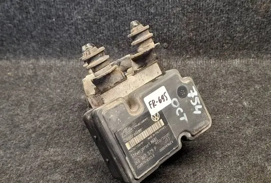 Skoda Octavia Mk2 (1Z) ABS Pump 1K0907379P 1K0614117H