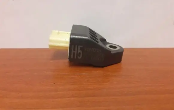 Toyota RAV 4 (XA40) Airbag deployment crash/impact sensor 4755 8983133050