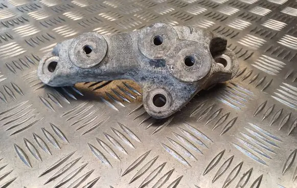 Opel Insignia A Gearbox mounting bracket 13228255