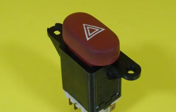 Renault Laguna I Hazard light switch 822955