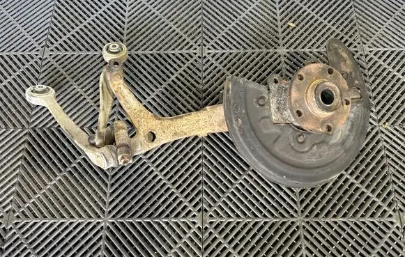 Volkswagen PASSAT B5.5 Front wheel hub spindle knuckle 3B0615311