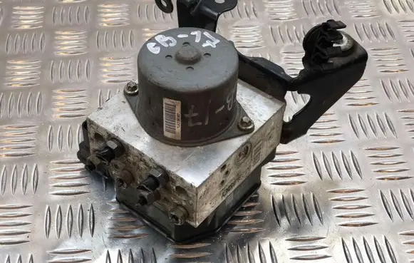 Ford Mondeo Mk III ABS Pump 8G912C405AB
