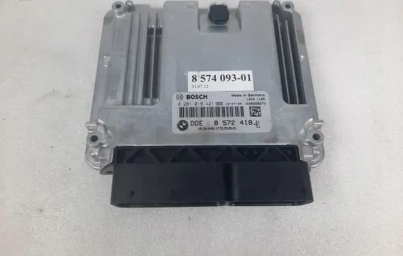BMW 1 F20 F21 Engine control unit/module 8572418