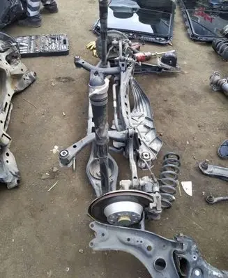 Audi Q2 - Rear axle beam with reductor brak