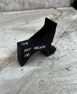 Audi Q5 SQ5 Front bumper mounting bracket 8R0807333A