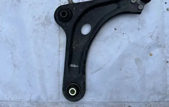 Citroen C3 Front control arm 1682730680