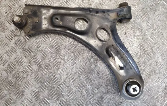 Peugeot 208 Front lower control arm/wishbone 9829930480