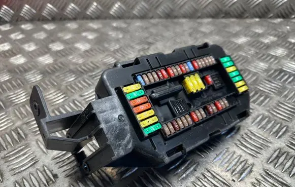BMW X5M F85 Fuse module 9265835