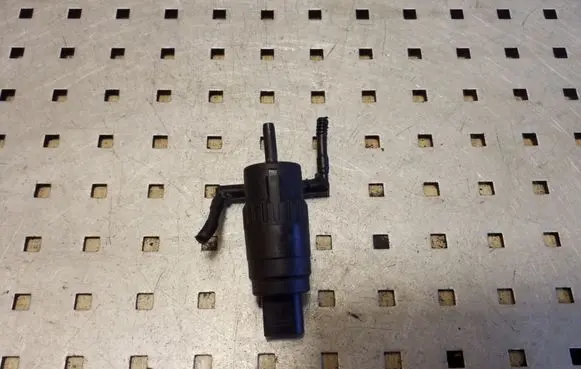 Skoda Octavia Mk1 (1U) Windscreen/windshield washer pump 1K6955651