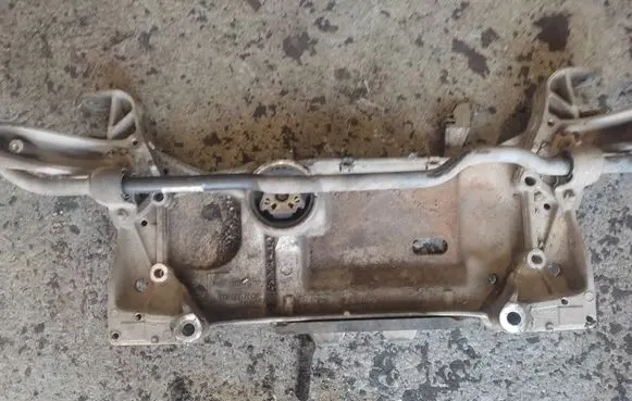 Volkswagen Touran II Front subframe 1K0199369G