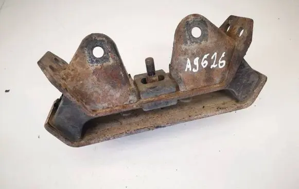 SsangYong Kyron Engine mount bracket