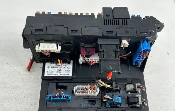 Mercedes-Benz CLS C219 Fuse module 2115459001