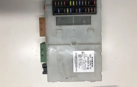 Volvo V70 Fuse module 30765624 7G9T14C256FA