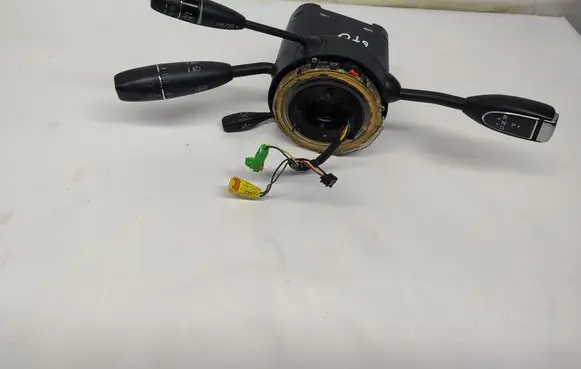 Wiper turn signal indicator stalk/switch