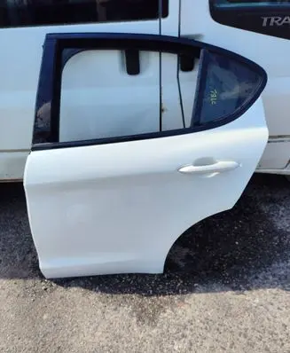 Alfa Romeo Stelvio Rear door 23151243123