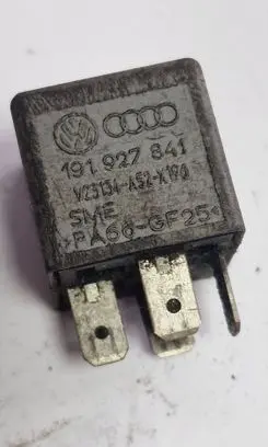 Volkswagen Golf IV Other relay 191927841 V23134A52X196