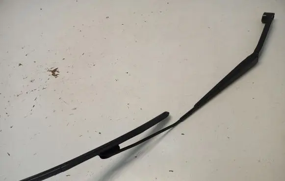 Nissan Leaf II (ZE1) Front wiper blade arm 17729671485