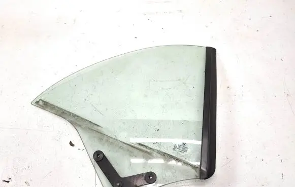 BMW 3 E46 Side middle window/glass 43R001025