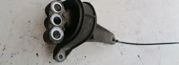 Opel Zafira A Engine mount bracket 90576148yp 90575779