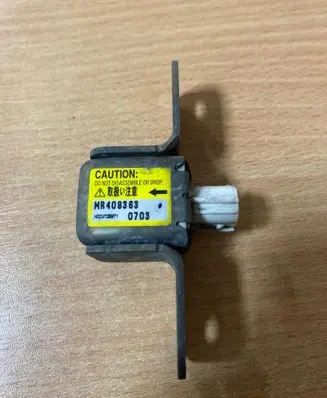 Mitsubishi Pajero Airbag deployment crash/impact sensor MR409363 0703 M000T25671