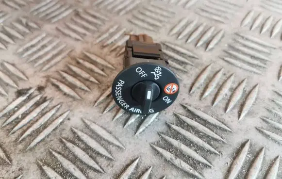 Renault Dacia Duster Passenger airbag on/off switch 681995290R