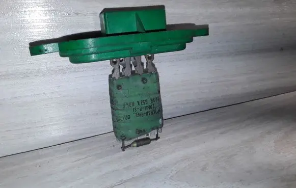 Iveco Daily 3rd gen Heater blower motor/fan resistor 500326616 1R3KR53KR34K
