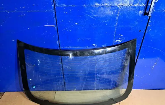 Jaguar XE Rear windscreen/windshield window E143R011583