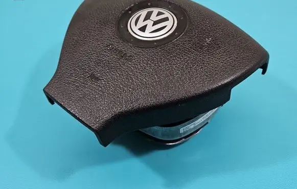 Steering wheel airbag