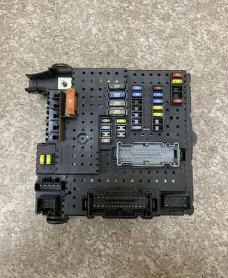 Volvo V70 Fuse module 30728512 28017881