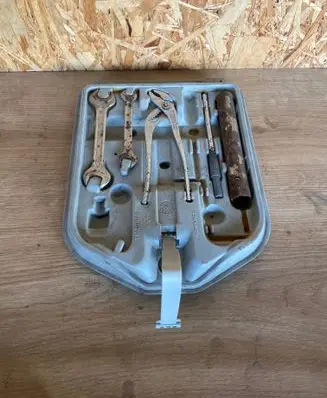 BMW 5 E28 Tool set 11520800