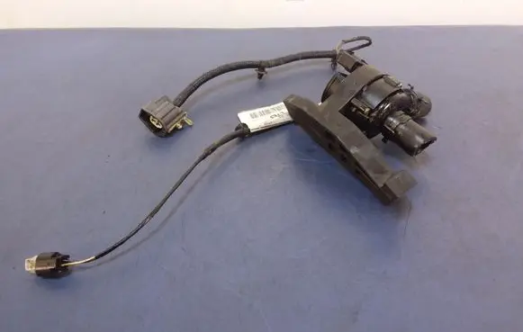 Jaguar XF X250 Water pump
