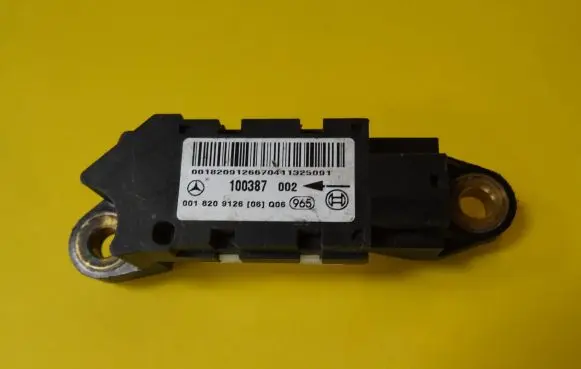 Mercedes-Benz C W203 Airbag deployment crash/impact sensor 0018209126