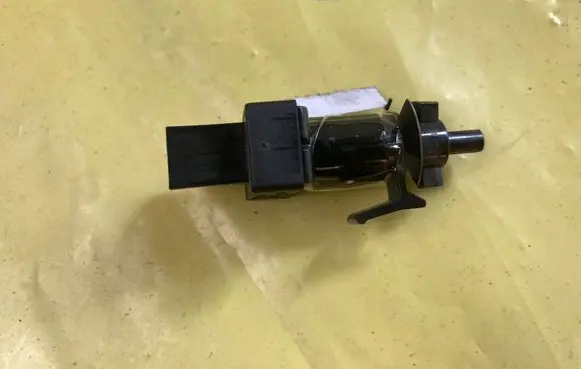 Mercedes-Benz B W245 Brake pedal sensor switch A0065451014