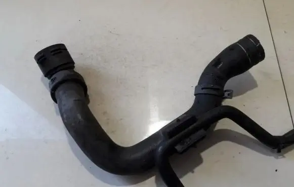 Volkswagen PASSAT B5.5 Engine coolant pipe/hose 8d0121101ad