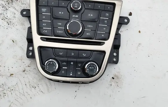 Head unit multimedia control