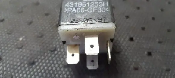 Audi TT Mk1 Other relay 431951253H