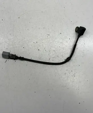 Volkswagen PASSAT B6 Crankshaft position sensor 9805940