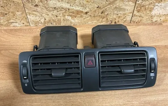 Volvo V50 Dash center air vent grill 30722777