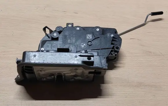 BMW X1 F48 F49 Front door lock 7281934