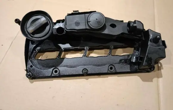 Volkswagen PASSAT CC Rocker cam cover 03L103469